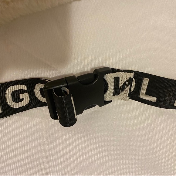 NWOT Kangol x H&M Shearling Bag - Picture 4 of 5